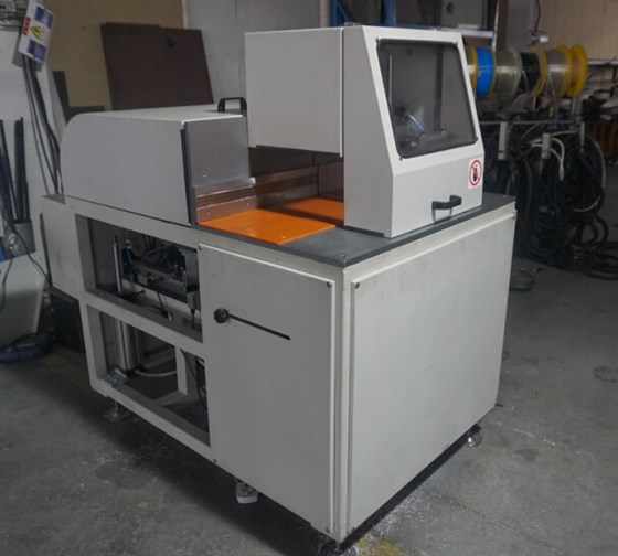 半自動切鋁機(jī) 半自動切鋁機(jī)