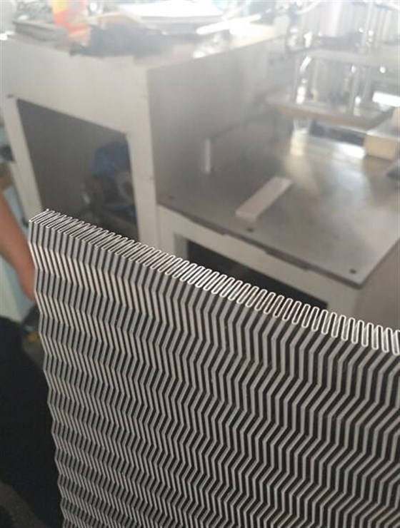 鋁蜂窩板切割機(jī) 鋁蜂窩板切割機(jī)