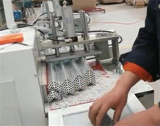 全自動(dòng)角碼機(jī)切24支 全自動(dòng)角碼機(jī)切24支