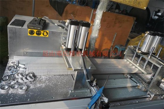 鋁型材切割機(jī) 鋁型材切割機(jī)