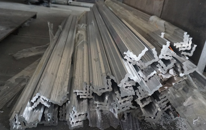 全自動鋁合金切割機尾料都哪里去了？