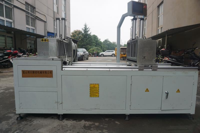 全自動大型鋁型材鋸切機(jī)